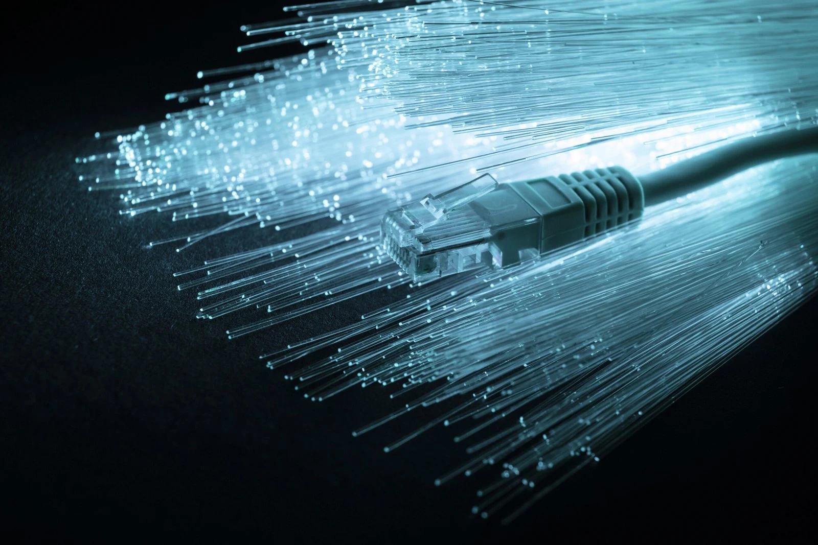 Leitungen für die Kommunikation Ihrer Technik.